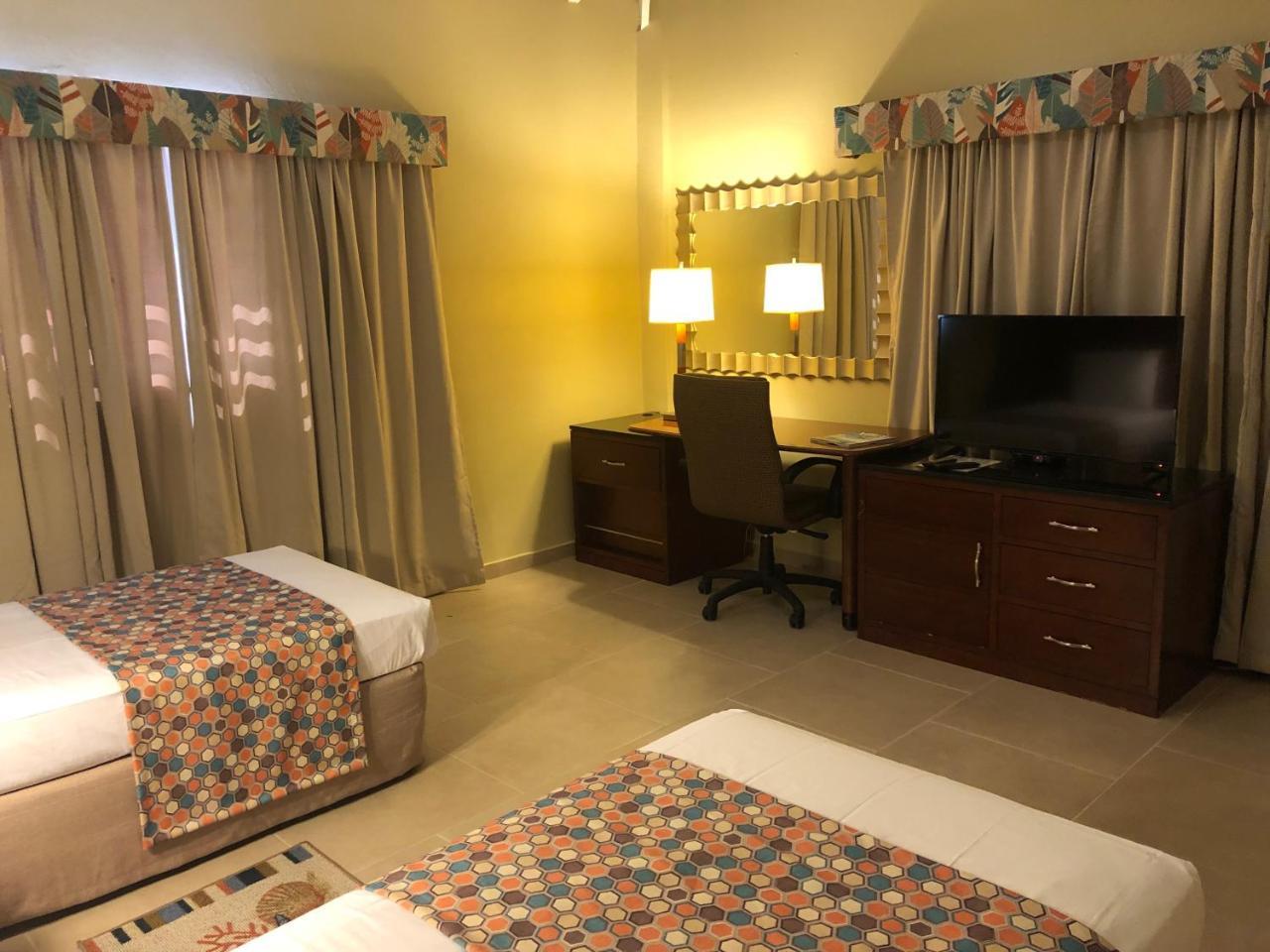 Carl'S Unique Inn & Conference Facilities Симпсън Бей Екстериор снимка